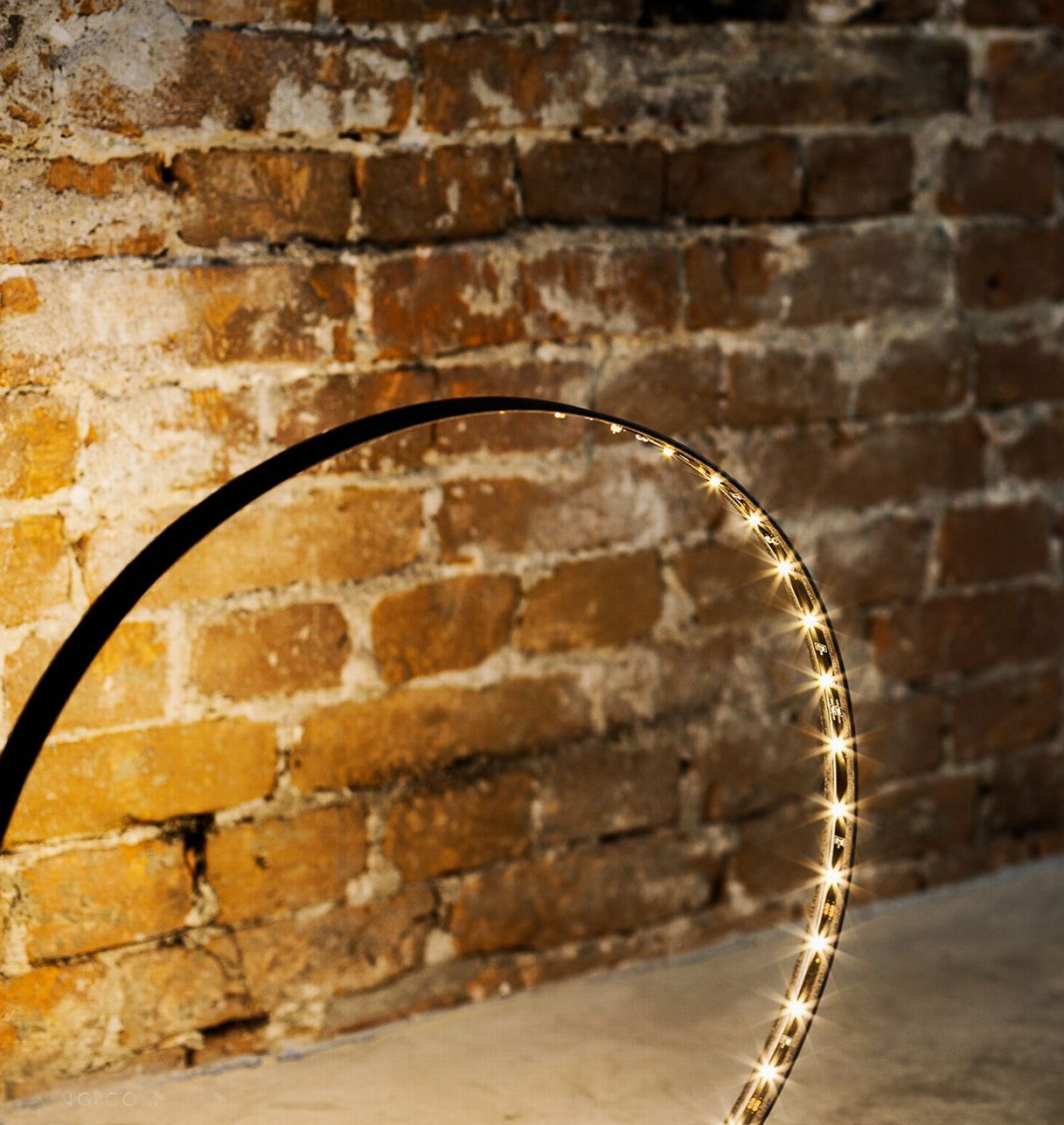 Lampe à Led en Laiton Brossé - L'Anneau