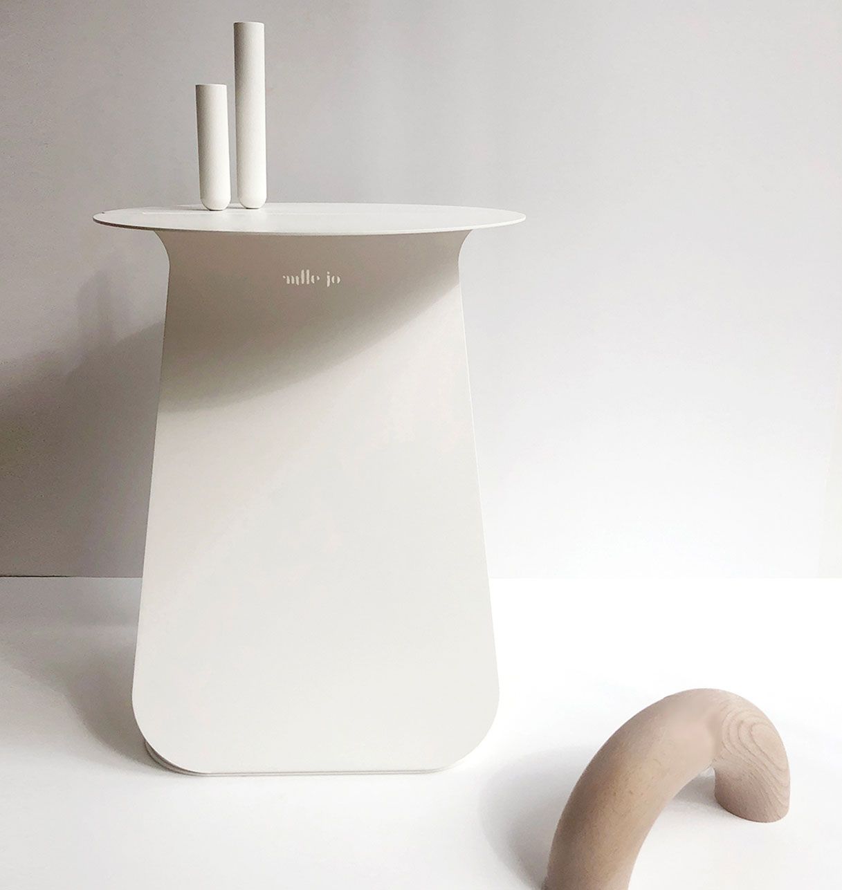 Pareja de "Soliflores" en Latón o Metal Lacado