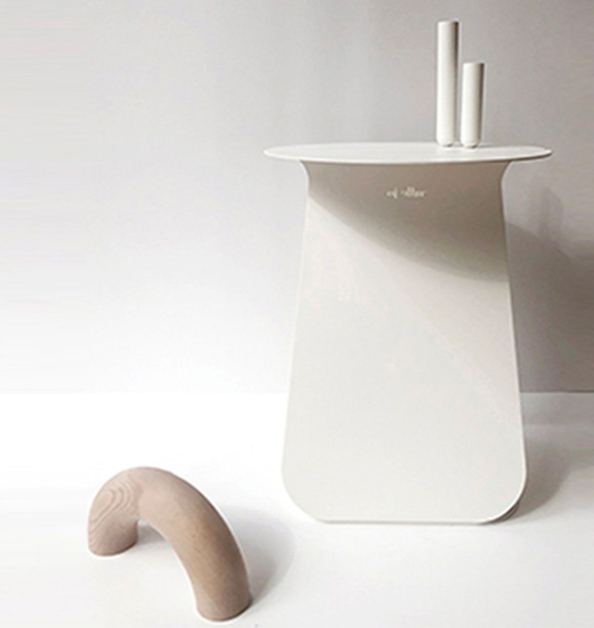 Pareja de "Soliflores" en Latón o Metal Lacado