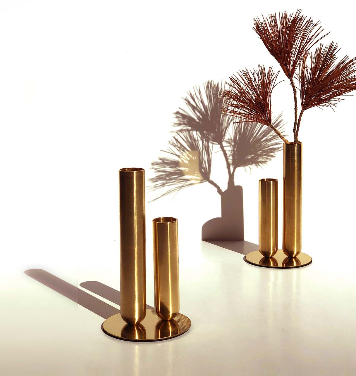 Pareja de "Soliflores" en Latón o Metal Lacado