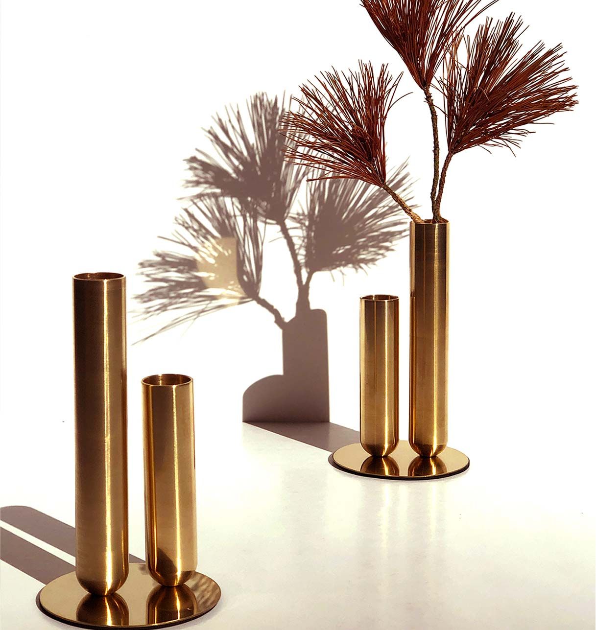 Pareja de "Soliflores" en Latón o Metal Lacado