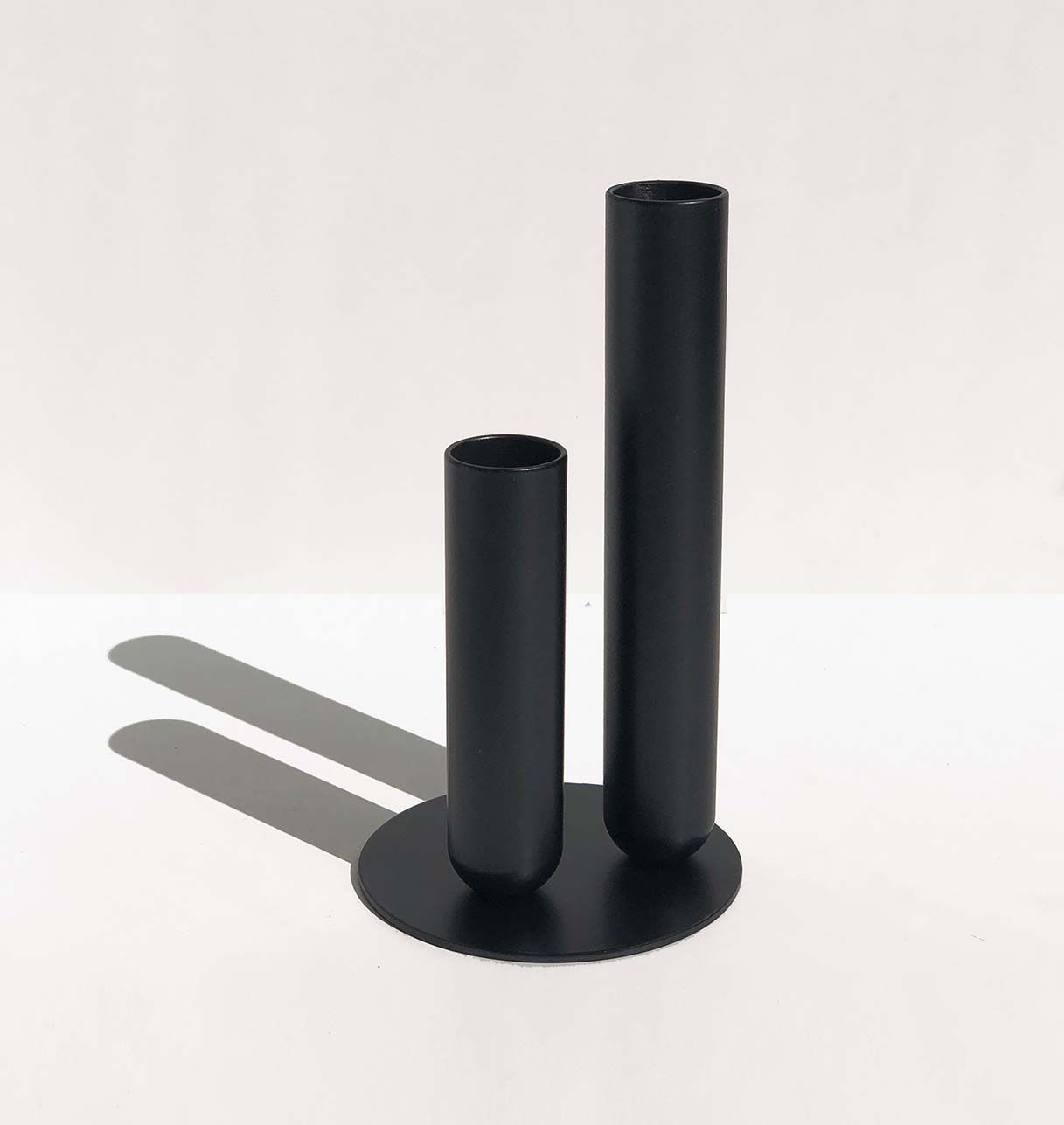 Pareja de "Soliflores" en Latón o Metal Lacado