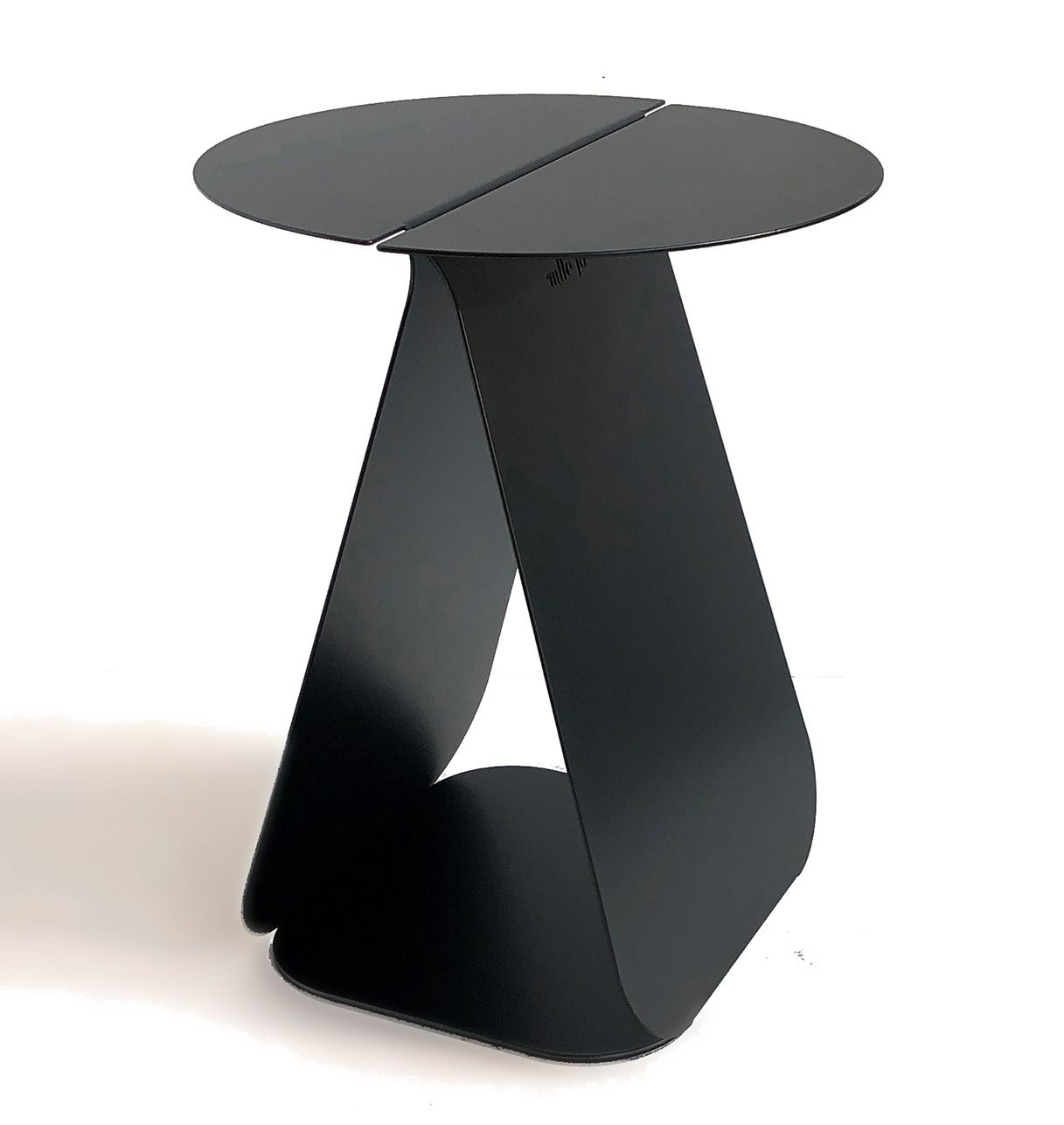 Pair of Round Side Tables - Fusion