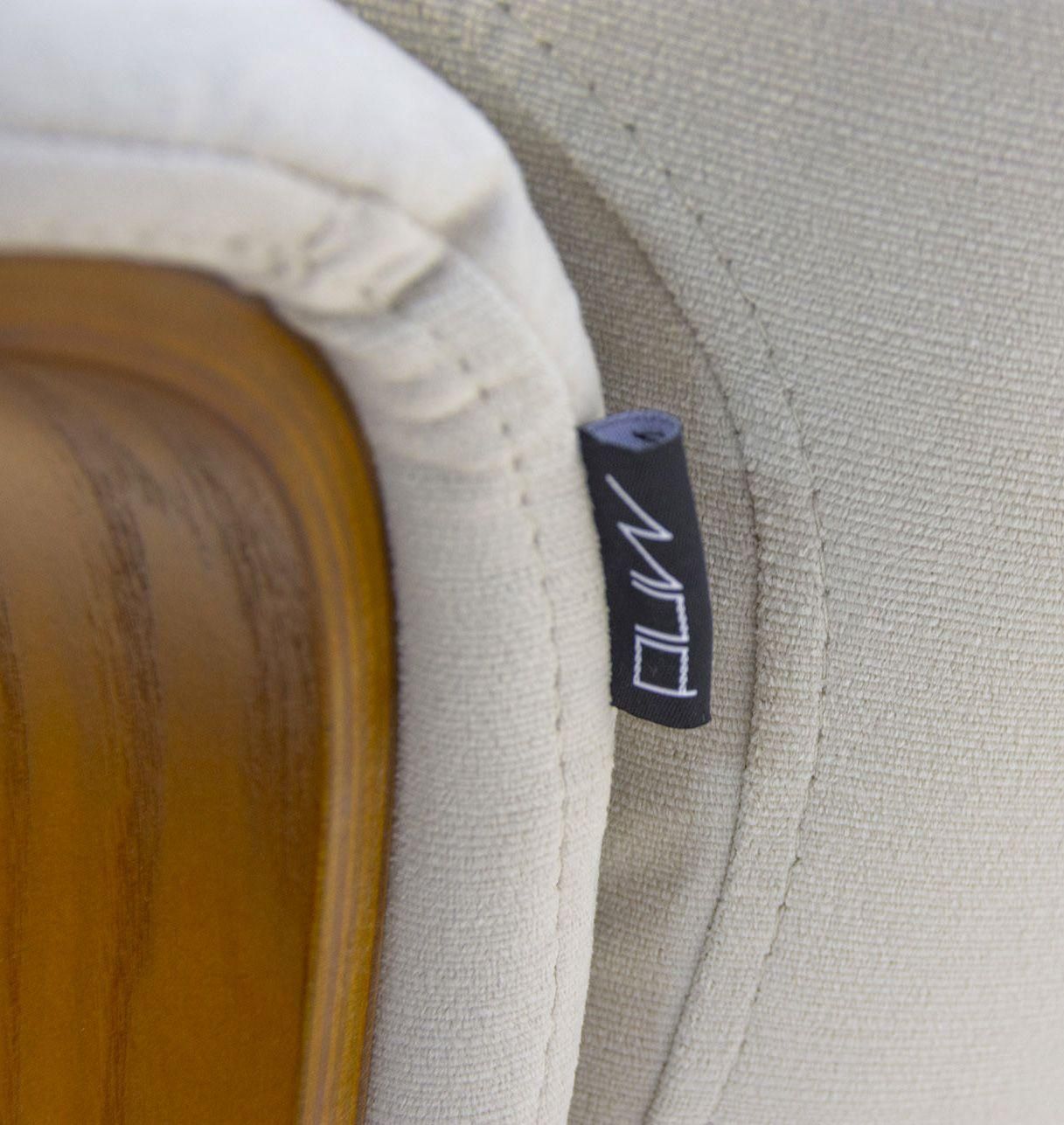 Sillón de tela o terciopelo y roble natural - Vega