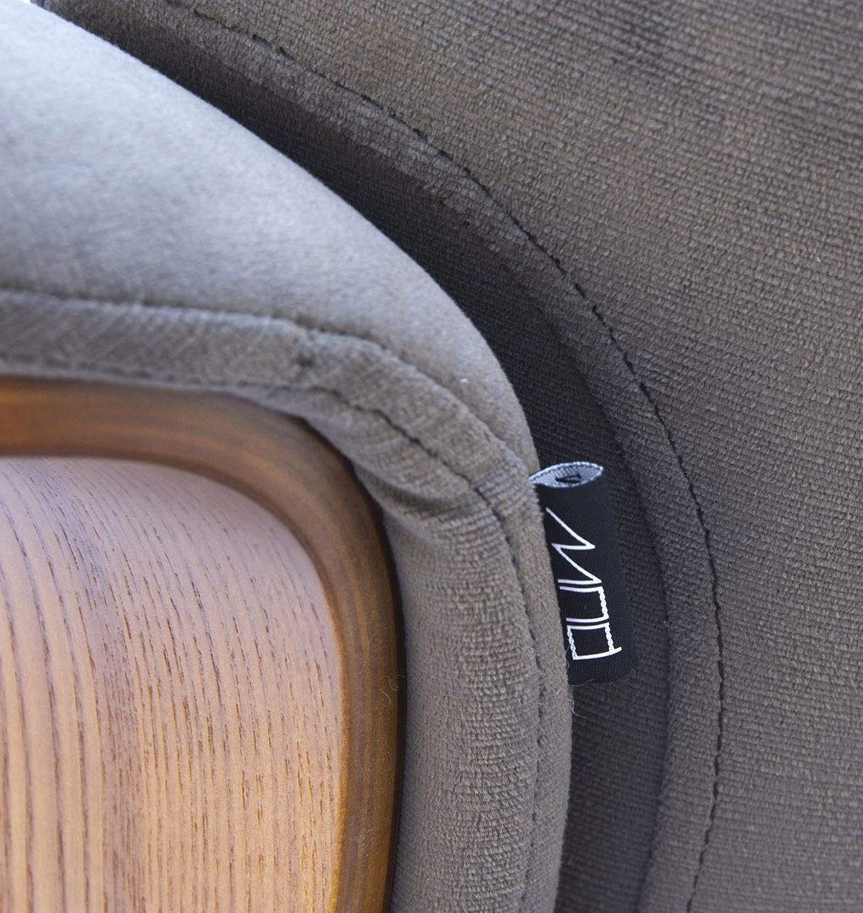 Sillón de tela o terciopelo y roble natural - Vega