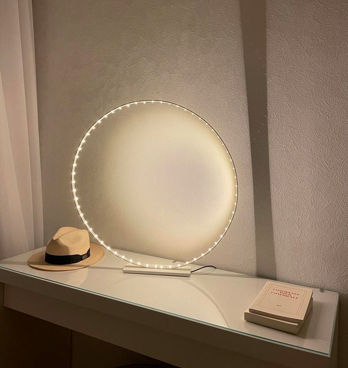 Lampe à Led en Métal laqué Blanc - L'Anneau